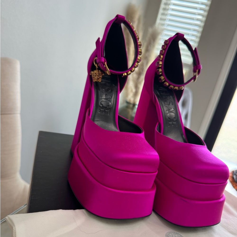 VERSACE Medusa Aevitas Platform Pumps EU:36